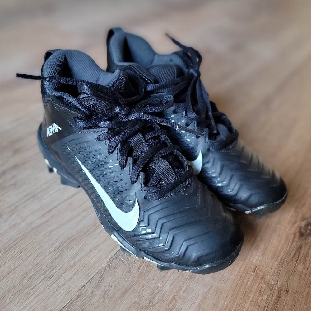 Kids Nike Alpha Menace 2 Cleats size 1.5